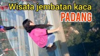 Jembatan kaca di Padang. (Foto: YouTube Gumilang Jalan-jalan)