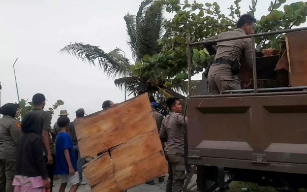 Penertiban PKL oleh Satpol PP Kota Padang. (Foto: istimewa)