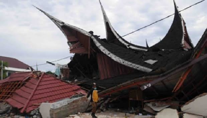 Potret gempa Padang. (Foto: Tempo)