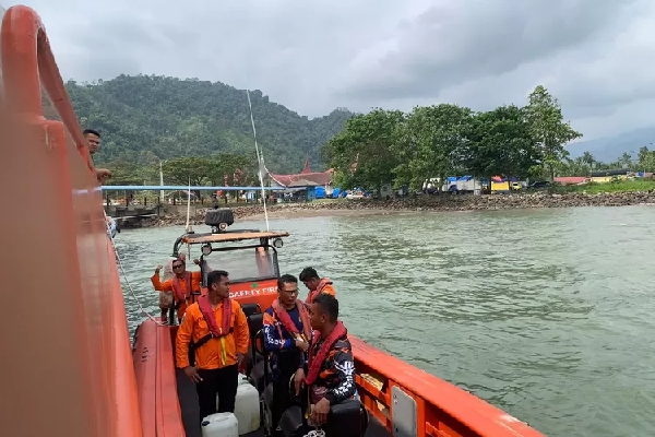 Pencairan ABK yang hilang oleh Basarnas. (Foto: istimewa)