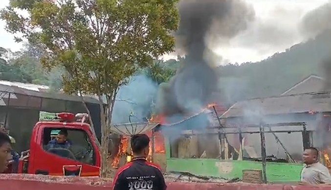 Rumah penjaga sekolah terbakar. (Foto: istimewa) 