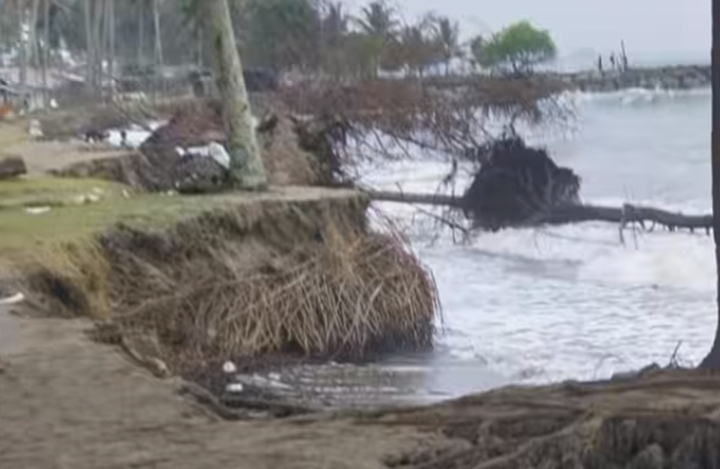 Abrasi Pantai Pasia Jambak Padang pada Minggu, 29 Oktober 2023.