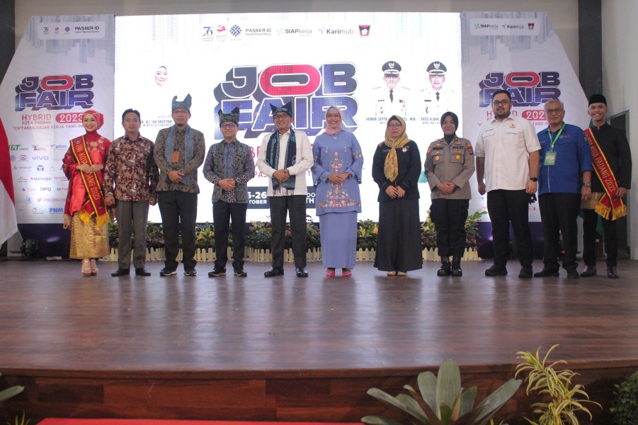 Foto bersama pembukaan Jo Fair Padang