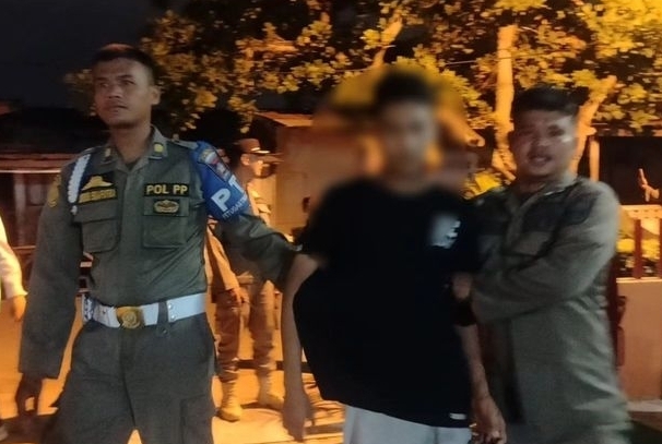 Pelaku pungli diamankan Satpol PP Kota Padang. (Foto: istimewa)