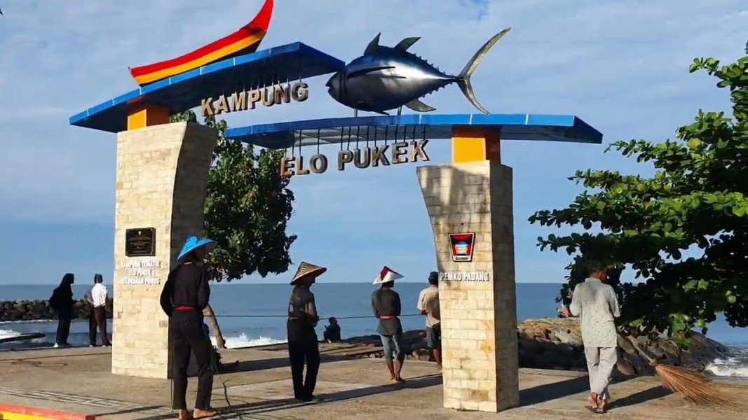 Kampuang Elo Pukek di Pantai Padang. (Foto: YouTube)