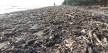 Tumpukan sampah di pantai. (Foto: istimewa)