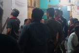 Satpol PP Kota Padang menertibkan warung tuak di Lubuk Begalung. (Foto: istimewa)