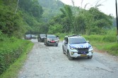 Gubernur Sumbar saat meninjau Jalan Penghubung Payakumbuh-Lintau. (Foto: Humas Pemprov Sumbar)