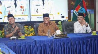 Penandatangan NPHD dengan Komisi Pemilihan Umum (KPU) dan Bawaslu Kota Padang Tentang Dana Hibah Pemilihan Wali Kota dan Wakil Wali Kota Padang Tahun 2024.