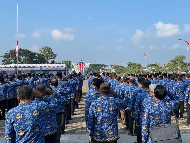 Seluruh ASN di jajaran Pemko Padang melaksanakan Upacara Peringatan HUT ke-52 (Foto: Diskominfo Padang)