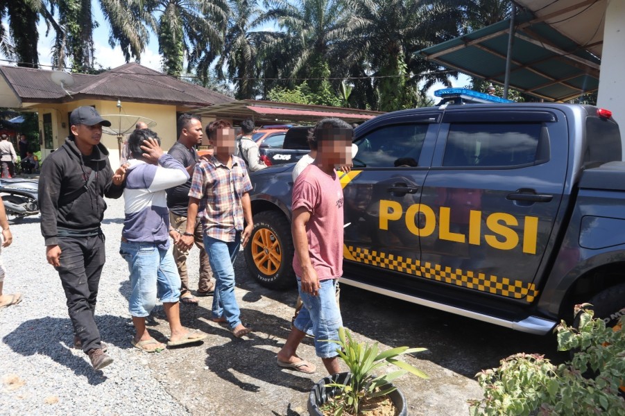 Pelaku penambang emas ilegal di Pasaman Barat ditangkap. (Foto: istimewa)