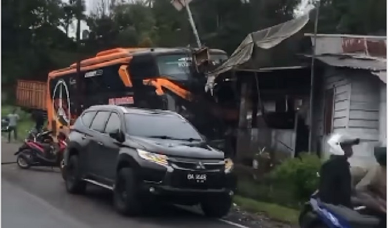 Tangkap layar video kecelakaan bus di Bukittinggi