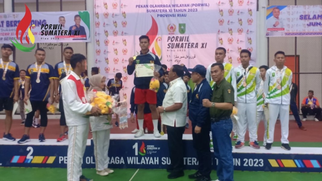 Tim Sepak Takraw Sumbar terima medali emas Porwil