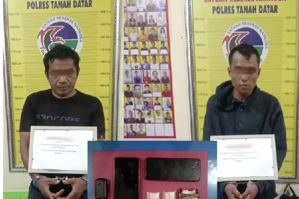 Dua tersangka di Tanah Datar ditangkap Polisi karena diduga pakai dan edarkan narkotika jenis sabu. (Foto: istimewa)