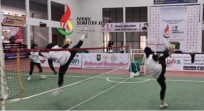 Tim Sepak Takraw Sumbar melakukan latihan