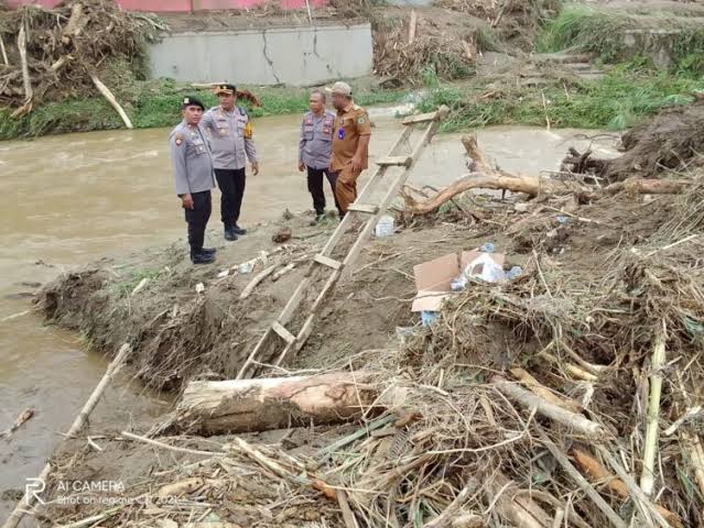 Banjir bandang di Lubuk Sikaping, Pasaman.