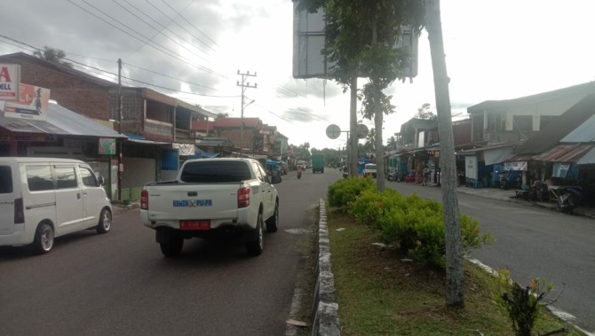 Arus lalu lintas jelang libur Nataru di Kabupaten Agam masih lengang. (Foto: Padeks.co)