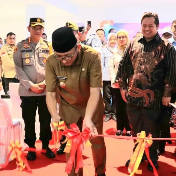 Wali Kota Padang meresmikan MPP di Plaza Andalas