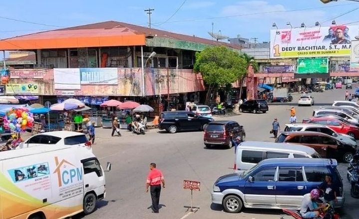 Suasana Pasar Raya Padang. (Foto: Instagram @satpolpppadang)