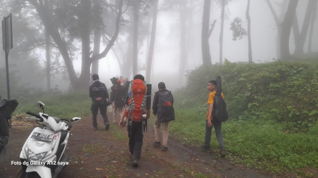 Pendaki Gunung Marapi sudah mulai turun (Foto: BKSDA Sumbar)