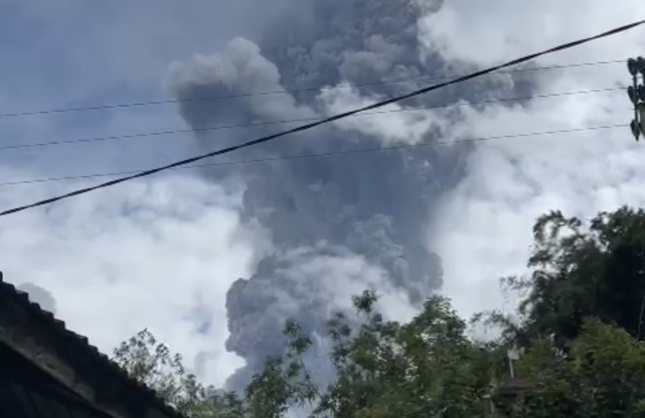 Erupsi Gunung Marapi di Sumbar