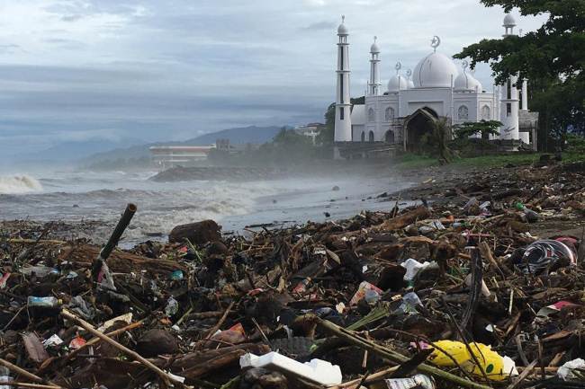 Sampah di Pantai Padang. (Foto: Gatra)