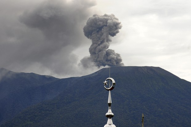 Gunung Marapi erupsi. (Foto: Benar News)