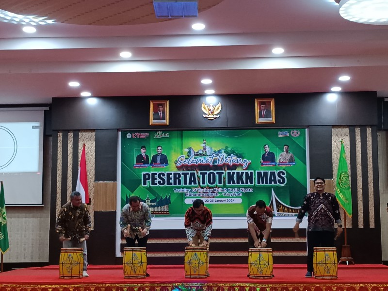 Pembukaan TOT KKN MAS Se-Indonesia di Padang, pada Selasa (23/1/2024). (Foto: Dewi Fatimah) 