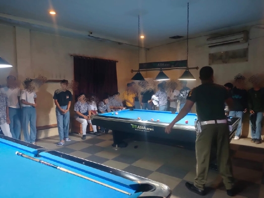 Bolos sekolah demi main billiar, 36 pelajar berseragam SMA diciduk Satpol PP Padang. (Foto: istimewa)