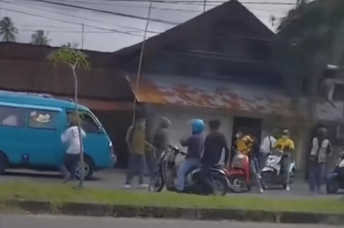 Tawuran Jalan MH Ketaping, Kecamatan Kuranji, Kota Padang, Selasa, 9 Januari 2024 sore.