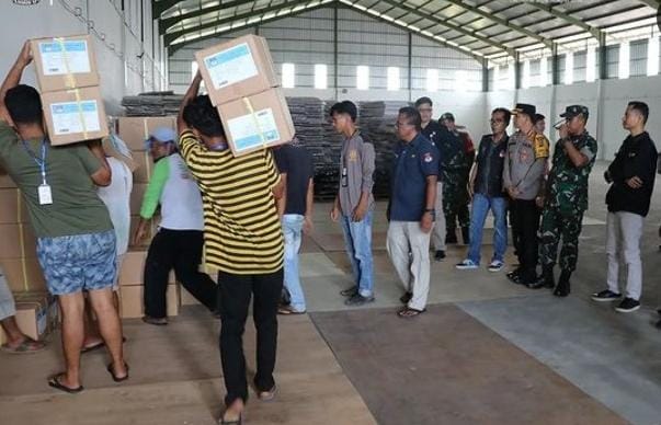 Surat suara tiba di Teluk Bayur Kota Padang tiba. (Foto: infopulik)