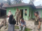 Satpol PP Padang bujuk kakak beradik ODGJ berobat ke RSJ Dr. Yaunin, Jumat, 5 Januari 2024. (Foto: istimewa)