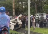 Mobil minibus kecelakaan di kawasan Bandara Internasional Minangkabau. (Foto: tangkapan layar Instagram @infosumbar)