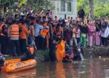 Proses pencarian bocah SD yang tenggelam di Jembatan baru Harmoni. (Foto; istimewa)