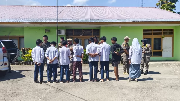 Tujuh pelajar diamankan Satpol PP Kota Padang. (Foto: Istimewa)
