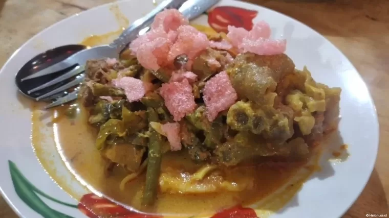 Katupek gulai tunjang. (Foto: Istimewa)