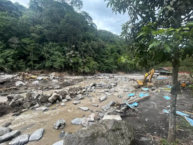 Kondisi di kawasan Lembah Anai pascabanjir bandang Sumatera Barat. (Foto: Halonusa.id)