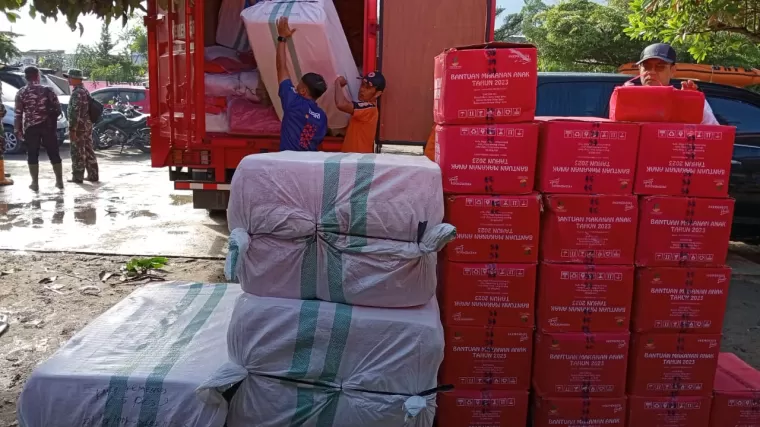Bantuan untuk korban banjir bandang dan lahar dingin di Sumatera Barat. (Foto: Istimewa)