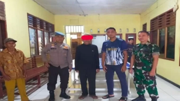 Polsek Ranah Pesisir berhasil menangkap seorang kakek-kakek (72) berinisial KS usai bunuh satu warga. (Foto: Istimewa)