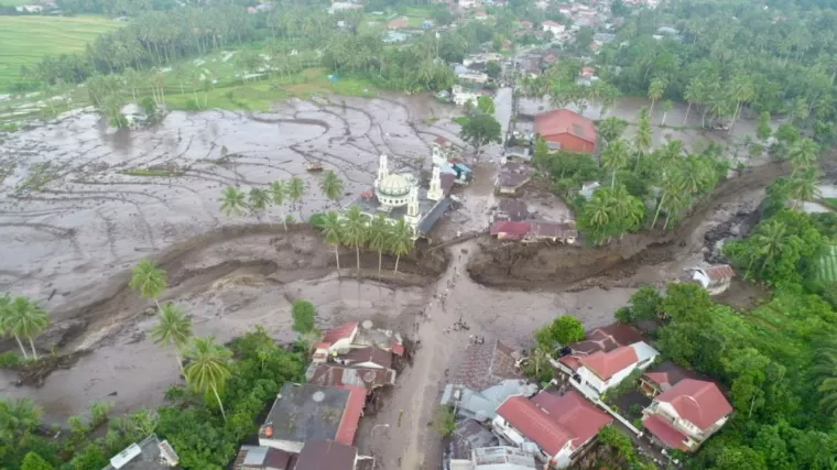 Pantauan drone BPBD kejadian banjir bandang di Simpang Manunggal, Kecamatan Lima Kaum, Kabupaten Tanah Datar. (Foto: BPBD Tanah Datar)