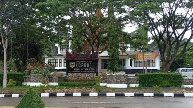 Kantor DPRD Kabupaten Tanah Datar. (Foto: Istimewa)