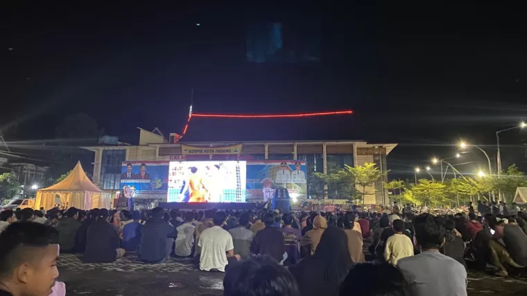 Nonton bareng di Balai Kota Padang. (Foto: Halonusa.id)