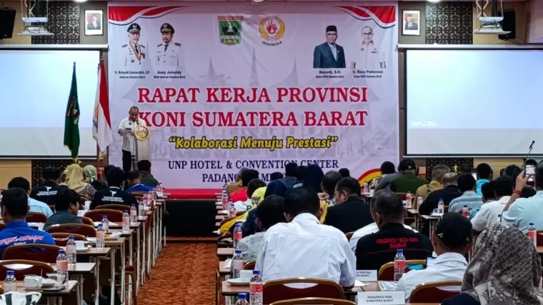 KONI Sumbar adakan Rapat Kerja Provinsi (Rakerprov) 2024 yang bertempat di UNP Hotel and Convention Center, Senin 27 Mei 2024. (Foto: Halonusa.id)