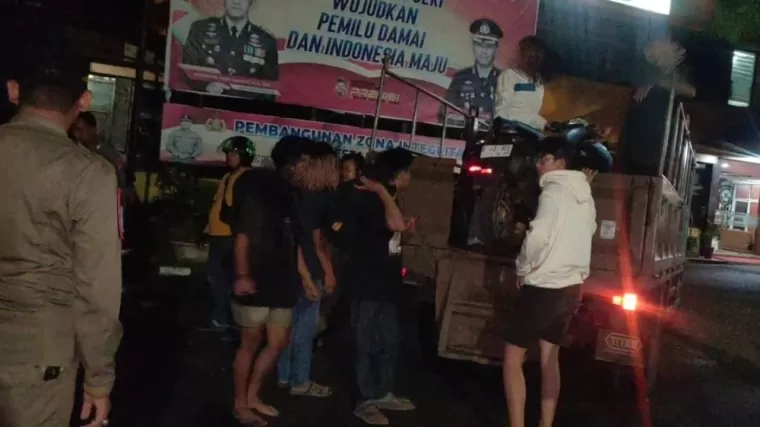 Satpol PP Amankan 12 Motor dan 7 Pelaku Balap Liar di Padang