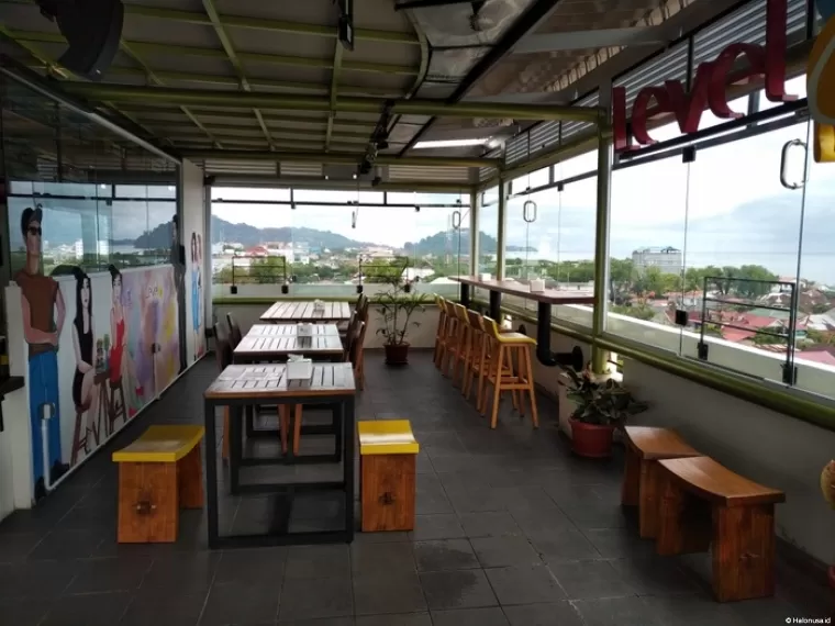 Level 8 Cafe and Lounge. (Foto: Istimewa)