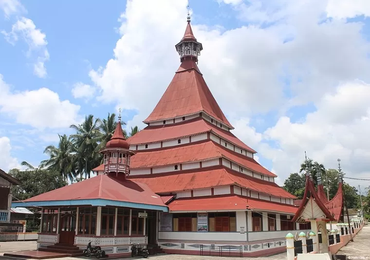 Masjid Raya Lima Kaum, Tanah Datar. (Foto: Wikipedia)