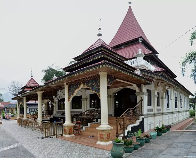 Masjid Jamik Taluak Bukittinggi. (Foto: Wikipedia)