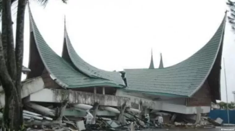 Dampak gempa 2009 di Sumatera Barat. (Foto: Klikpositif)