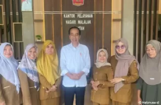 Joko Widodo Presiden Indonesia bertamu ke kantor Wali Nagari Malalak Selatan, Kabupaten Agam. (Foto: Istimewa)