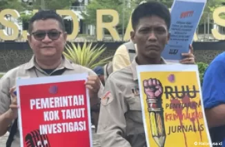 Jurnalis Sumatera Barat lakukan aksi menolak RUU penyiaran. (Foto: Istimewa)